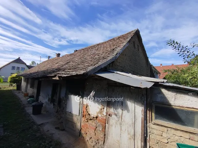 Eladó telek Pécs 339 nm