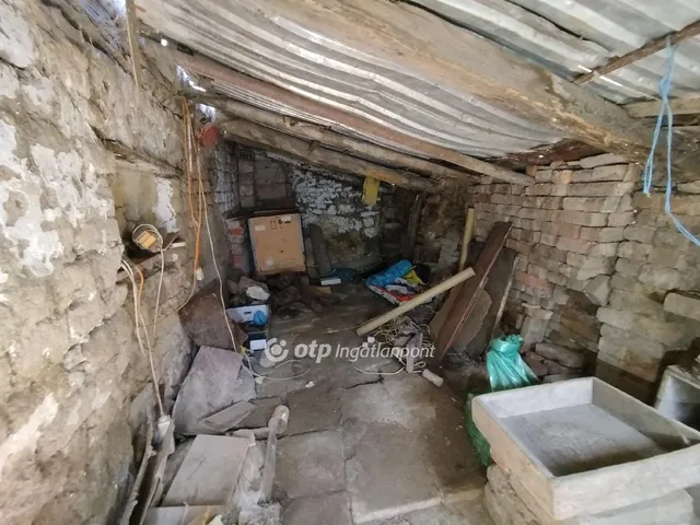 Eladó telek Pécs 339 nm