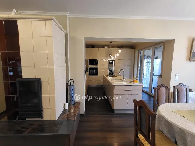 Eladó ház Balatonszárszó 210 nm