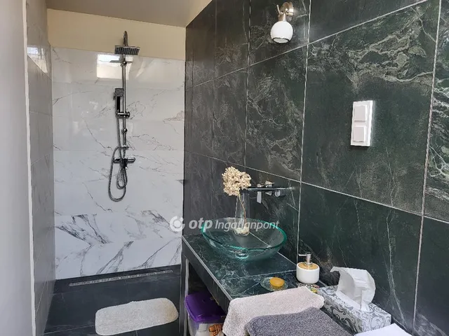 Eladó ház Balatonszárszó 210 nm