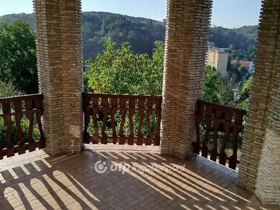 Eladó ház Komló, Szilvás 280 nm