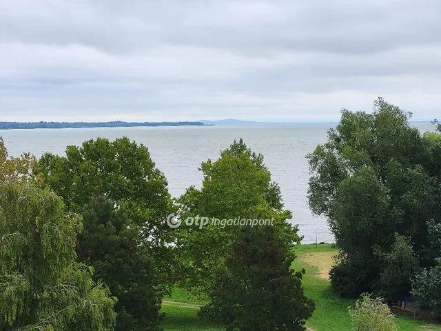 Eladó kereskedelmi és ipari ingatlan Keszthely 1900 nm