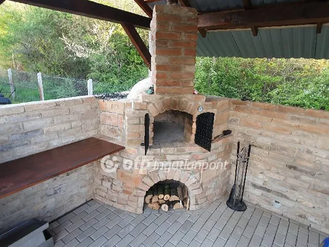 Eladó ház Paks 261 nm
