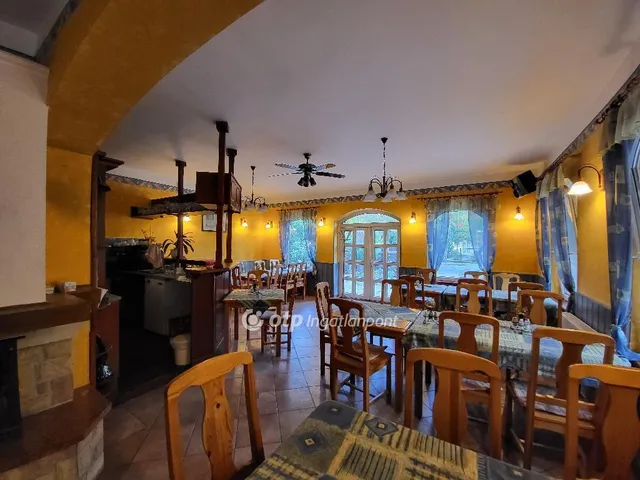 Eladó kereskedelmi és ipari ingatlan Siófok 260 nm