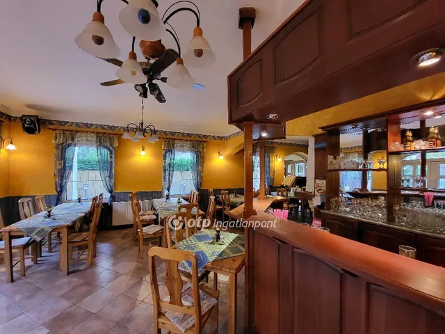 Eladó kereskedelmi és ipari ingatlan Siófok 260 nm