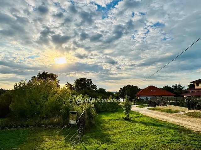 Eladó telek Balatonkenese 2485 nm