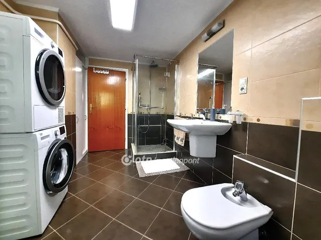 Eladó üdülő és hétvégi ház Siófok 220 nm