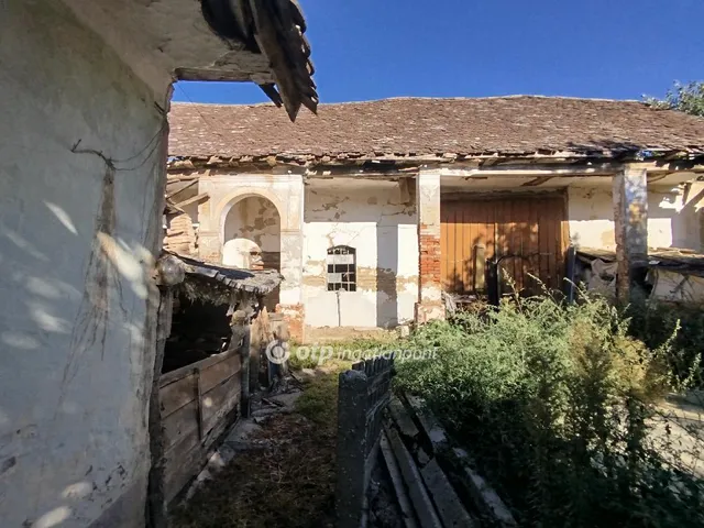 Eladó telek Lippó 4518 nm