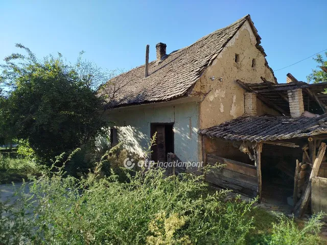 Eladó telek Lippó 4518 nm