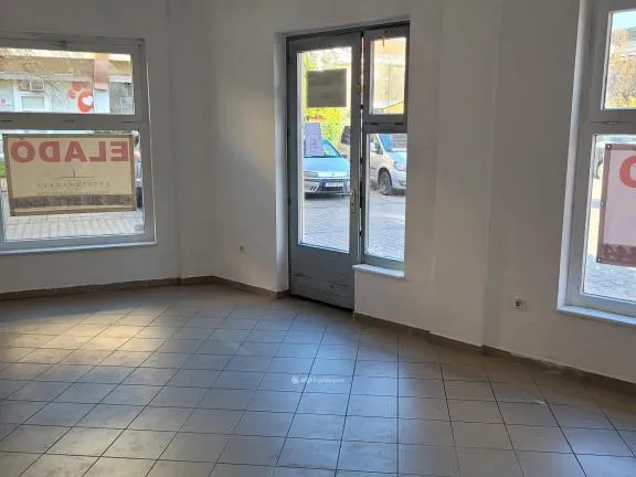 Eladó kereskedelmi és ipari ingatlan Pécs 46 nm