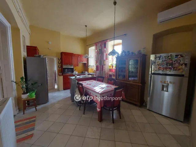 Eladó lakás Pécs 84 nm