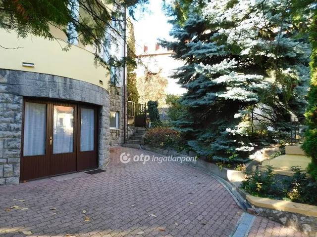 Eladó ház Pécs 255 nm