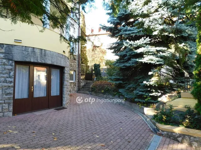 Eladó ház Pécs 255 nm