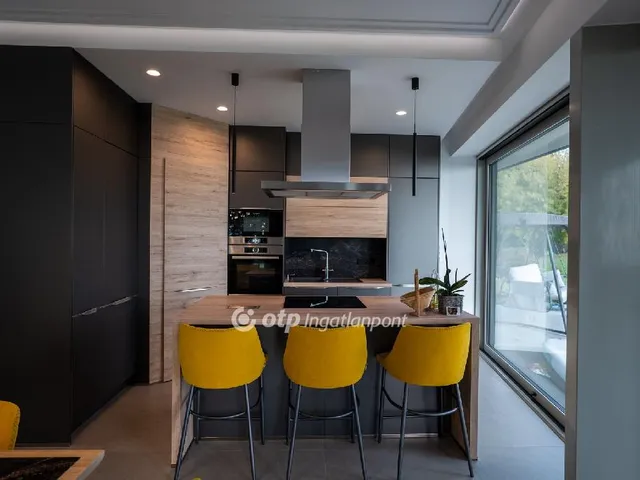 Eladó lakás Balatonakarattya 126 nm