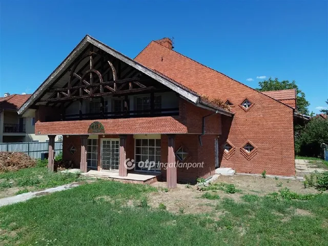 Eladó kereskedelmi és ipari ingatlan Harkány 277 nm