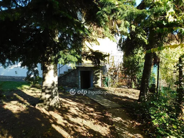 Eladó kereskedelmi és ipari ingatlan Pécs 255 nm