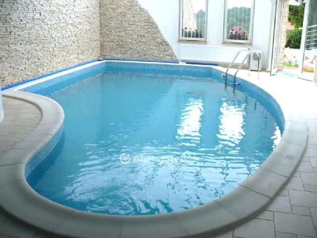 Eladó kereskedelmi és ipari ingatlan Pécs 363 nm