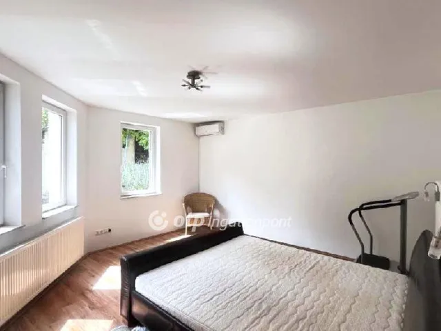 Eladó kereskedelmi és ipari ingatlan Pécs 363 nm