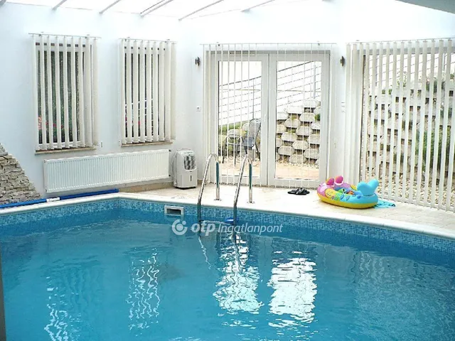 Eladó kereskedelmi és ipari ingatlan Pécs 363 nm