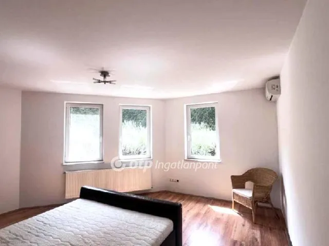 Eladó kereskedelmi és ipari ingatlan Pécs 363 nm