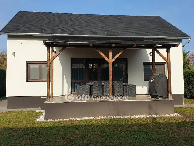 Eladó ház Balatonföldvár 166 nm