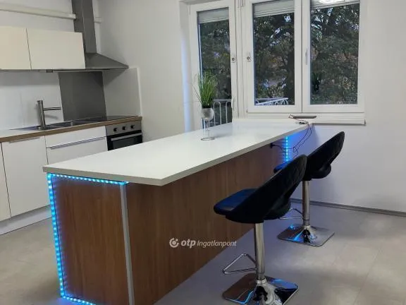 Eladó lakás Komló 52 nm