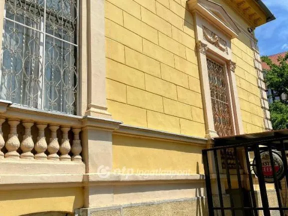 Eladó kereskedelmi és ipari ingatlan Pécs 216 nm