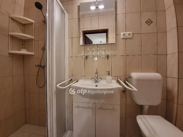 Eladó ház Balatonkenese 432 nm