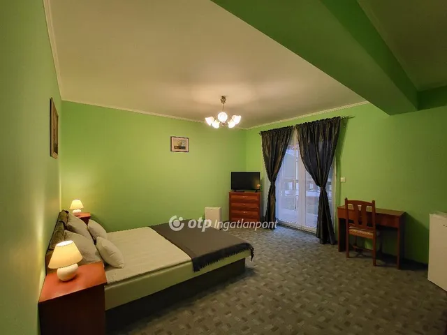 Eladó ház Balatonkenese 432 nm