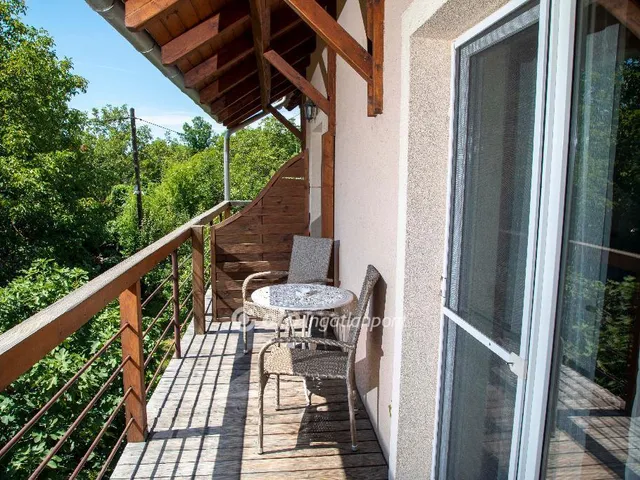 Eladó ház Balatonkenese 432 nm