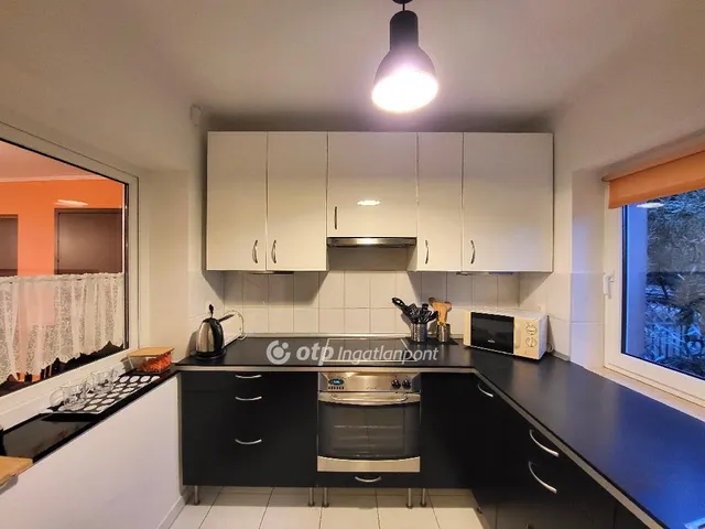 Eladó ház Balatonkenese 432 nm