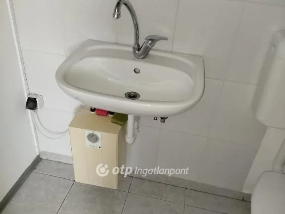 Kiadó kereskedelmi és ipari ingatlan Pécs 36 nm