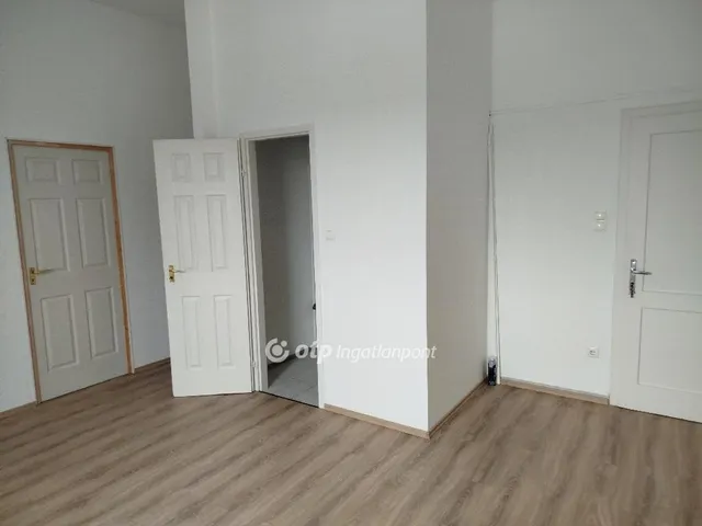 Kiadó kereskedelmi és ipari ingatlan Pécs 36 nm