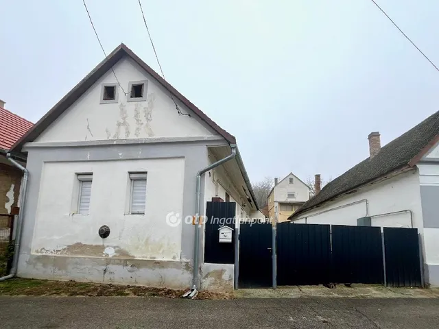 Eladó ház Szűr 68 nm