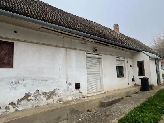 Eladó ház Szűr 68 nm