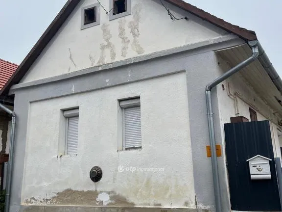 Eladó ház Szűr 68 nm
