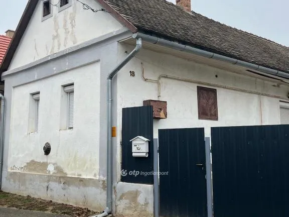 Eladó ház Szűr 68 nm