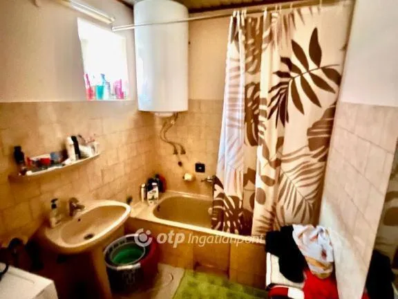 Eladó ház Szűr 68 nm