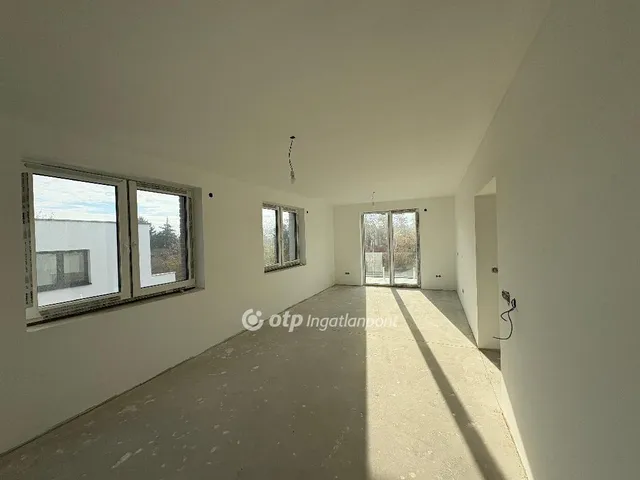 Eladó lakás Balatonakarattya 77 nm