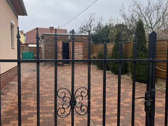 Kiadó ház Pécs 98 nm