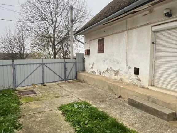 Eladó ház Szűr 68 nm