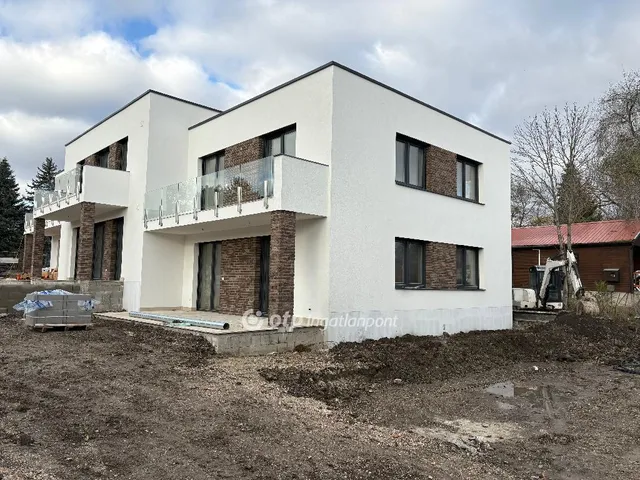 Eladó lakás Balatonakarattya 77 nm