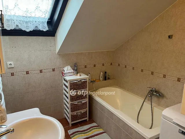 Eladó lakás Pécs, Uránváros 72 nm