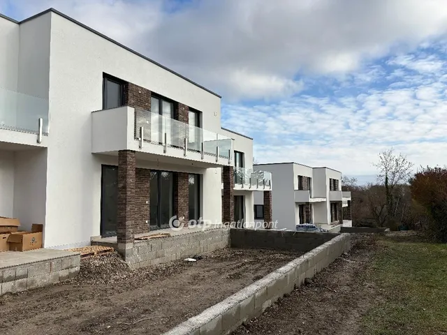 Eladó lakás Balatonakarattya 81 nm