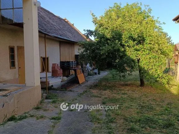 Eladó ház Újpetre 200 nm