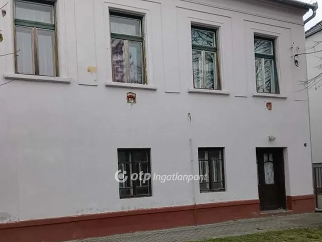Eladó ház Barcs 176 nm