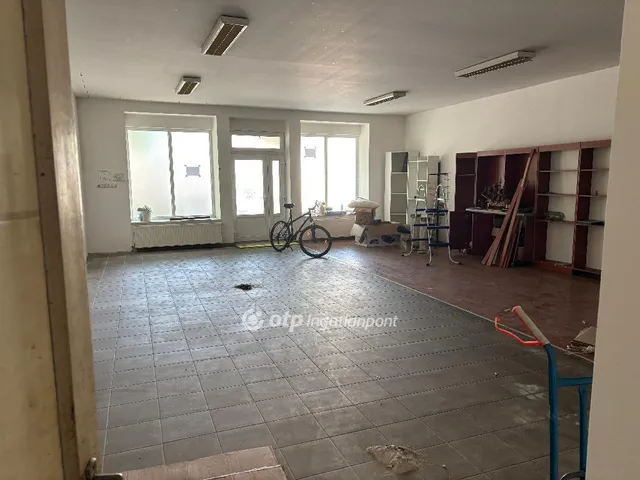 Eladó kereskedelmi és ipari ingatlan Mohács 209 nm