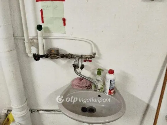 Eladó garázs Pécs 81 nm