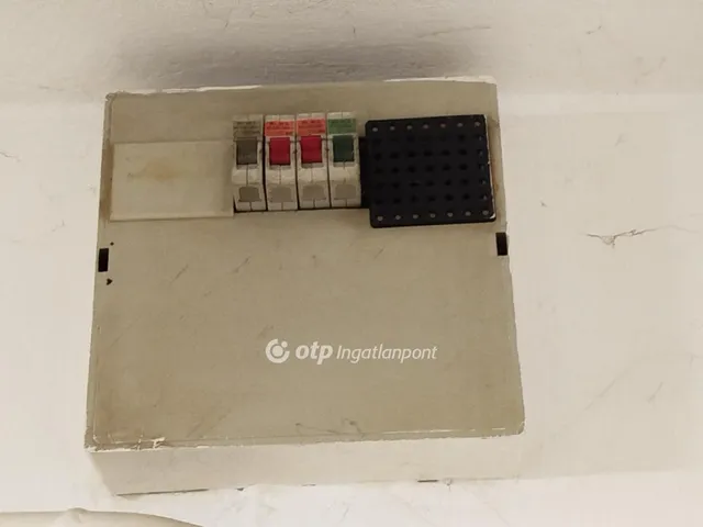 Eladó garázs Pécs 81 nm