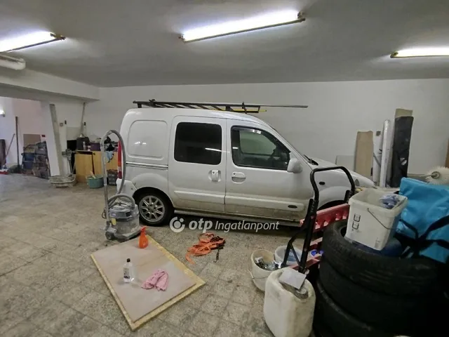 Eladó garázs Pécs 81 nm